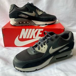 NIKE AIR MAX 90 ESSENTIAL
